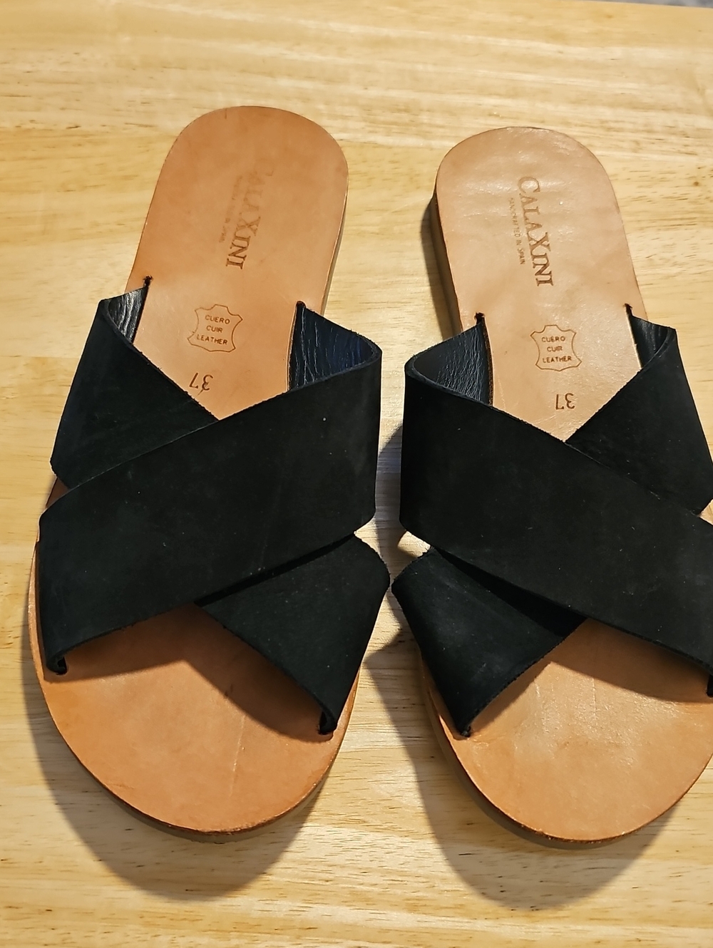 CalaXini Women's Black Suede Crisscross Slide Sandals. Made In Spain. 6.5-7(37)